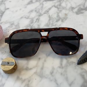 Quay tortoise shell aviator sunglasses | one size